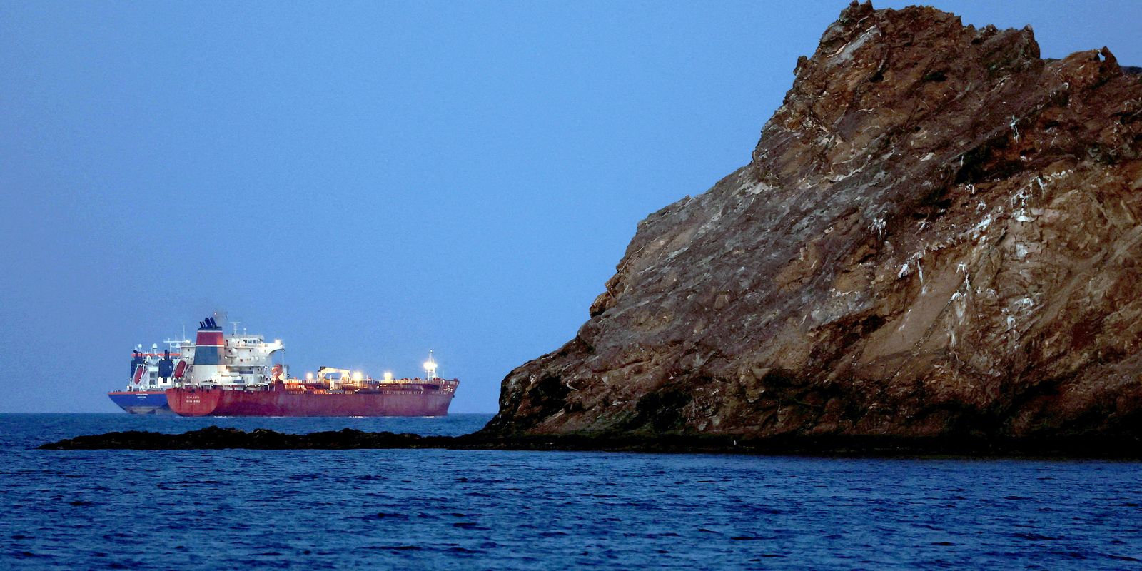 Iranianos ameaçam bloquear comércio marítimo após cerco naval dos EUA